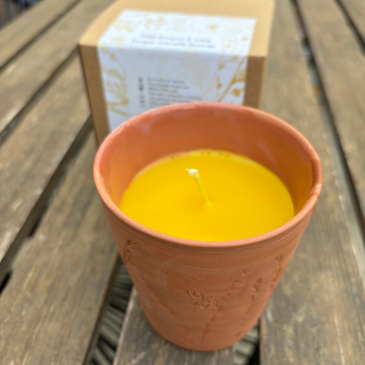 Bougie en cire d’abeille & terre de Salernes